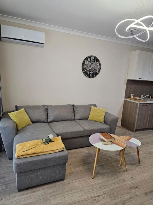 Serenity In The Heart Of Varna With Parking Buitenkant foto