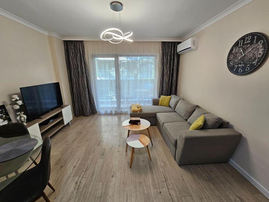 Serenity In The Heart Of Varna With Parking Buitenkant foto